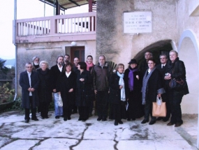 Polaganje vijenca  uz spomen ploču rodne kuće  Viktora Cara Emina u Kraju.